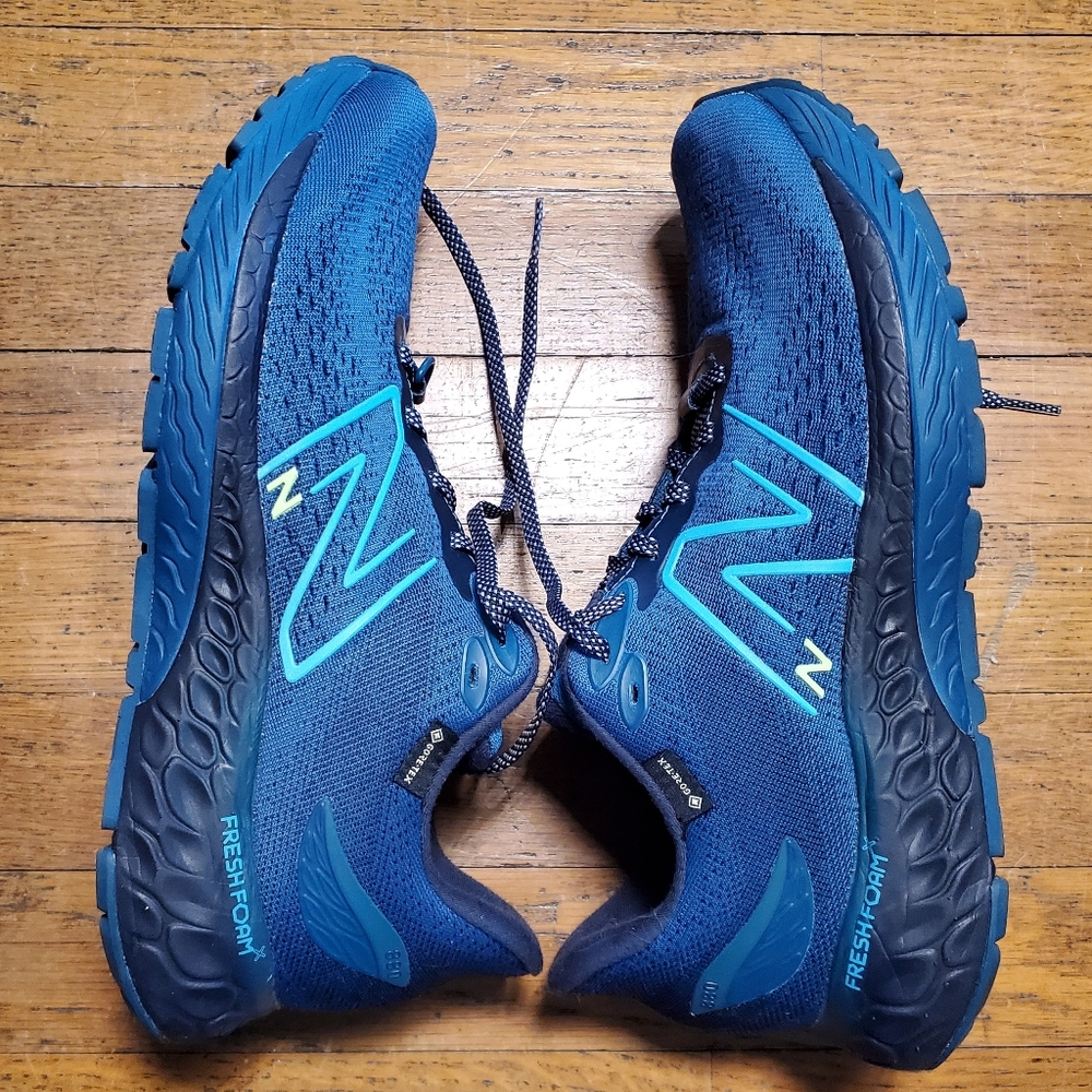 New Balance Fresh foam 880 size 10 wide in Electric Teal. Only worn one time.